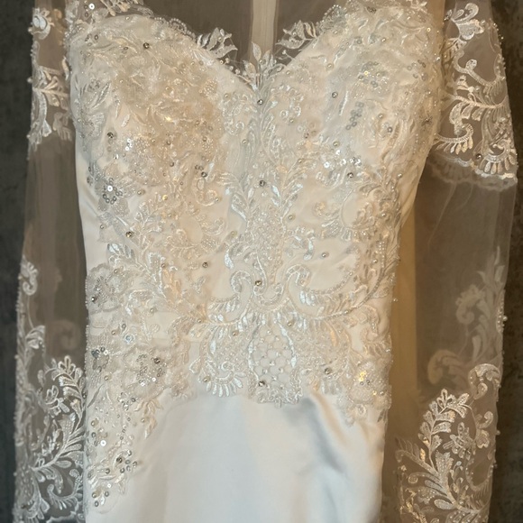 New white wedding dress - Picture 4 of 6